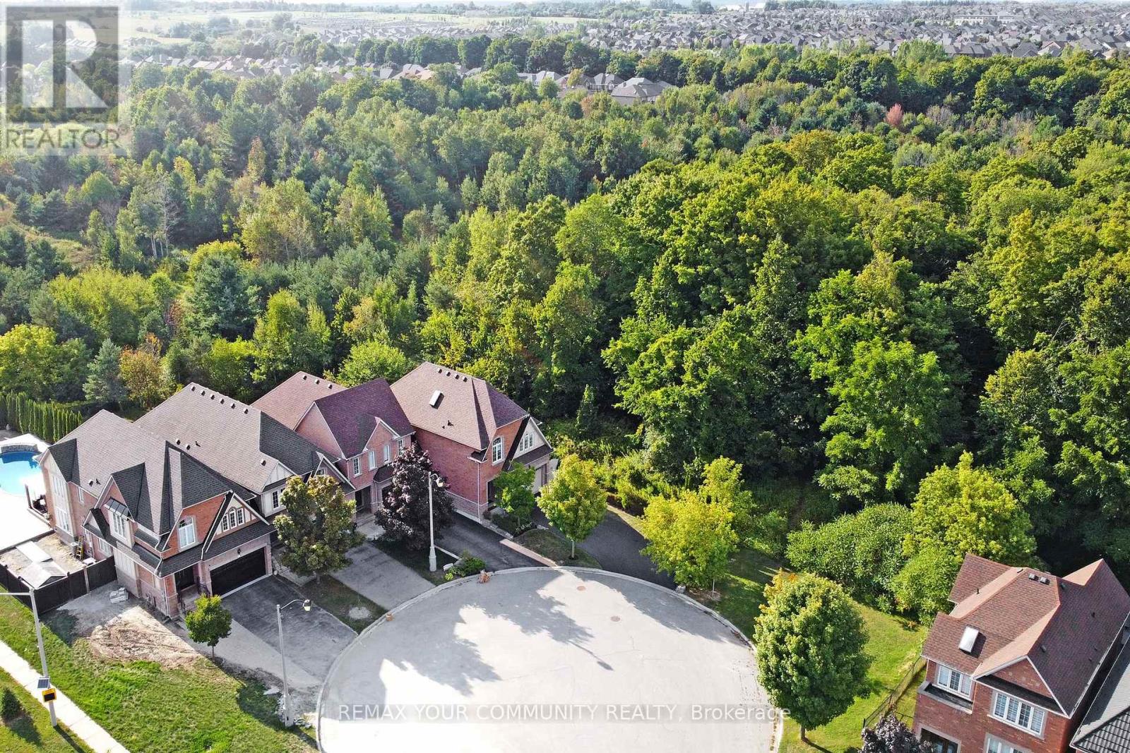 55 Carriage House Court, Richmond Hill, Ontario  L4E 4V3 - Photo 50 - N12922524