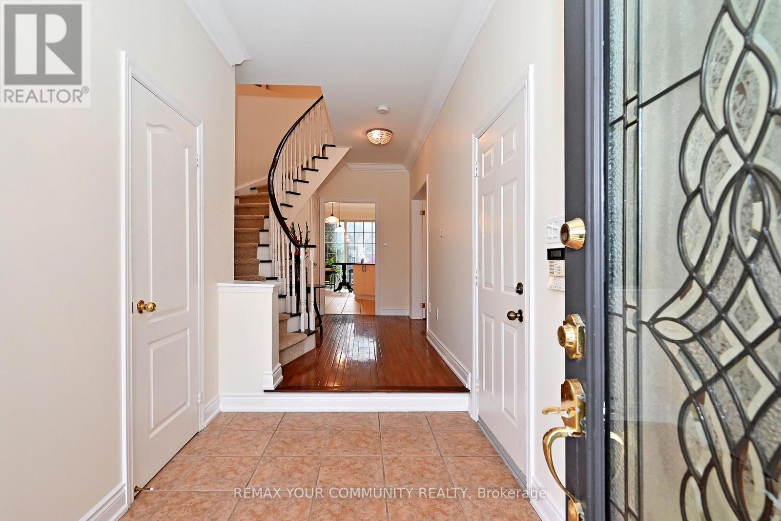 55 Carriage House Court, Richmond Hill, Ontario  L4E 4V3 - Photo 6 - N12922524