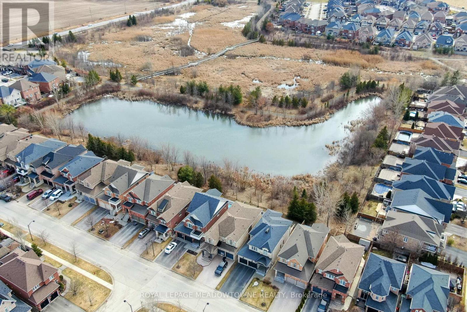 10 Silver Pond Drive, Halton Hills, Ontario  L7G 6L9 - Photo 4 - W12922512