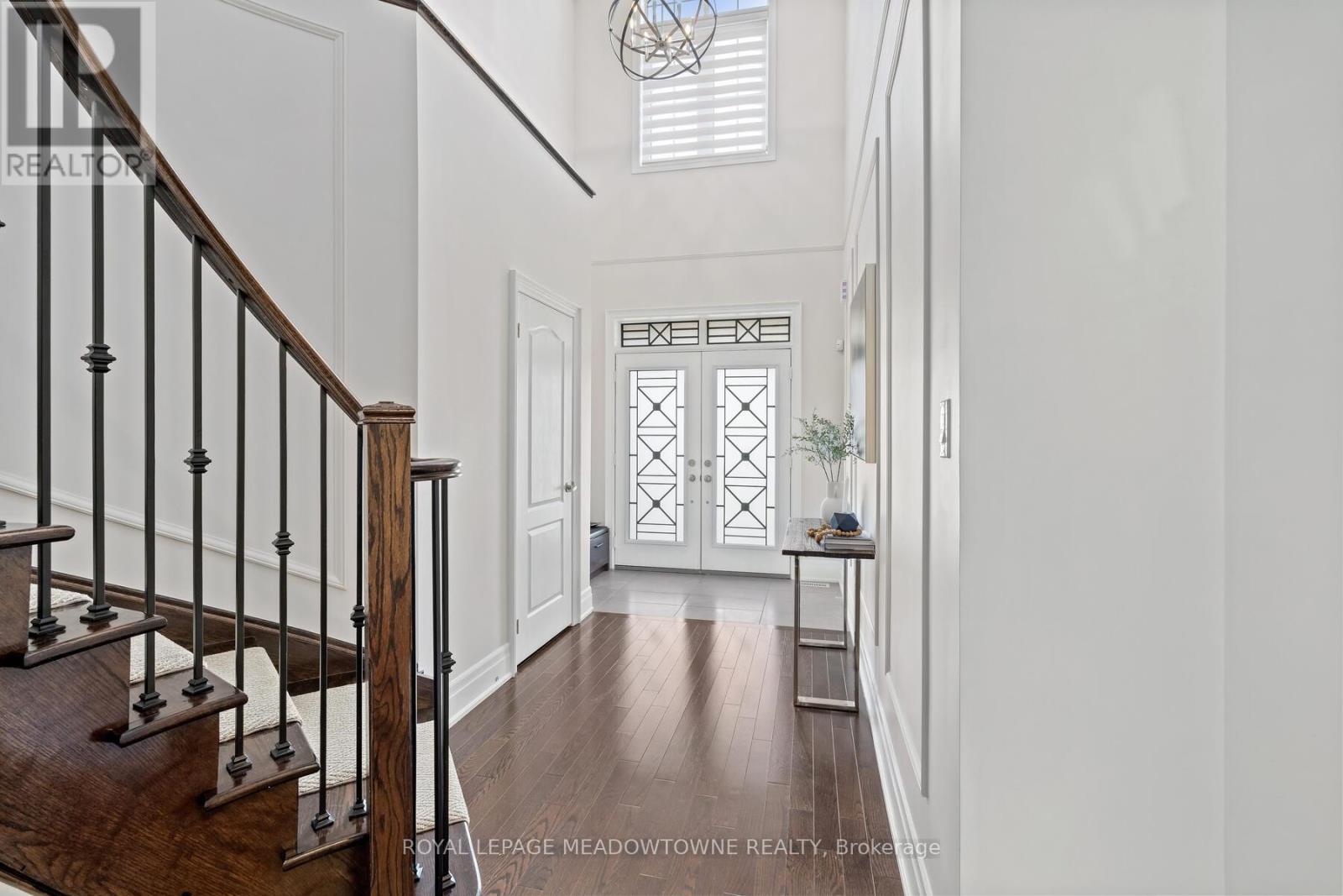 10 Silver Pond Drive, Halton Hills, Ontario  L7G 6L9 - Photo 8 - W12922512