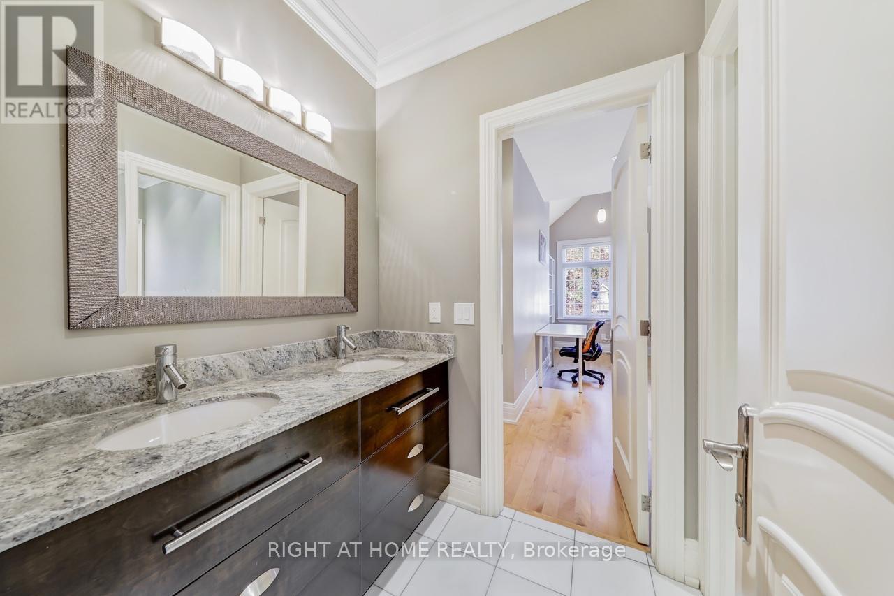 3 Westrose Avenue, Toronto, Ontario  M8X 1Z9 - Photo 15 - W12922518