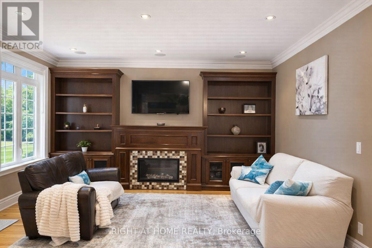 3 Westrose Avenue, Toronto, Ontario  M8X 1Z9 - Photo 6 - W12922518