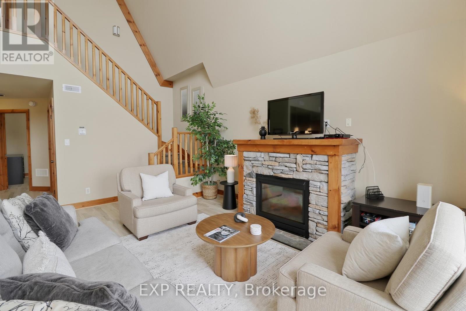 222 - 170 Snowbridge Way, Blue Mountains, Ontario  L9Y 0V1 - Photo 15 - X12922548