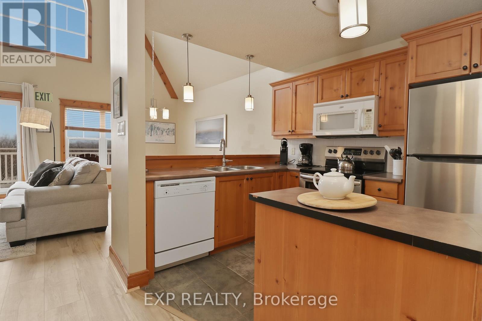 222 - 170 Snowbridge Way, Blue Mountains, Ontario  L9Y 0V1 - Photo 18 - X12922548