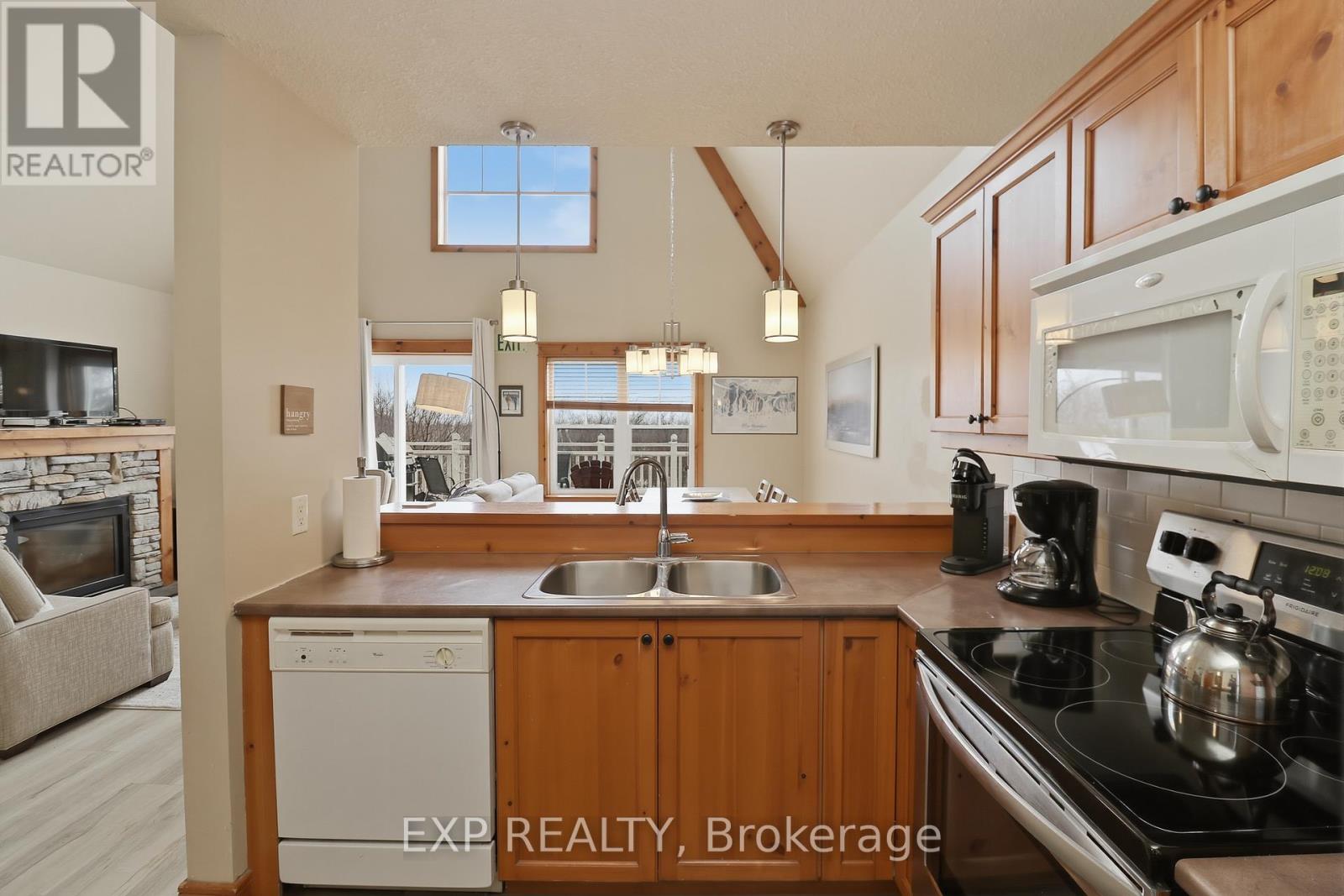 222 - 170 Snowbridge Way, Blue Mountains, Ontario  L9Y 0V1 - Photo 20 - X12922548