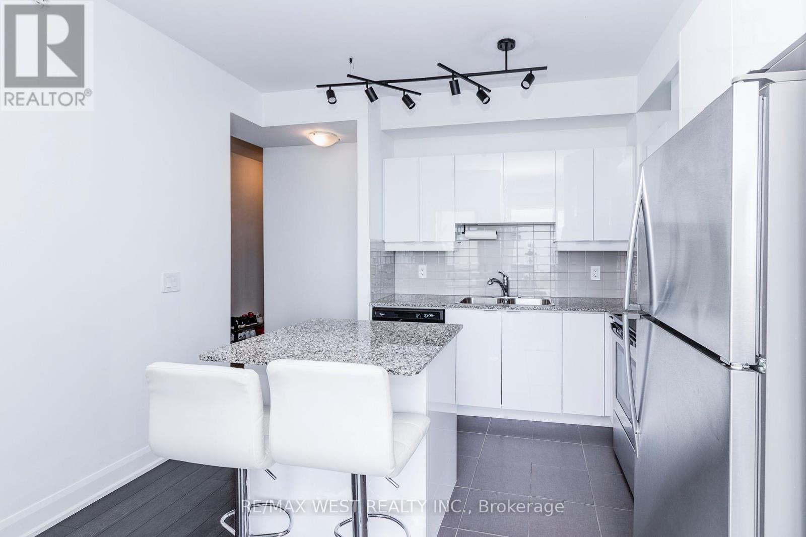 2303 - 2910 Highway 7 Road, Vaughan, Ontario  L4K 0H8 - Photo 13 - N12921572