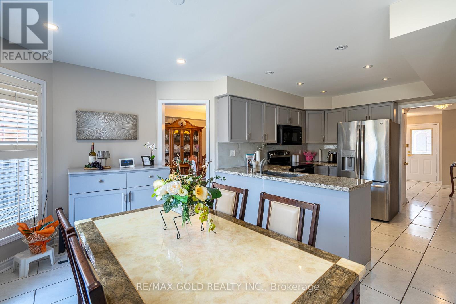 87 Sprucelands Avenue, Brampton, Ontario  L6R 1N3 - Photo 9 - W12917770