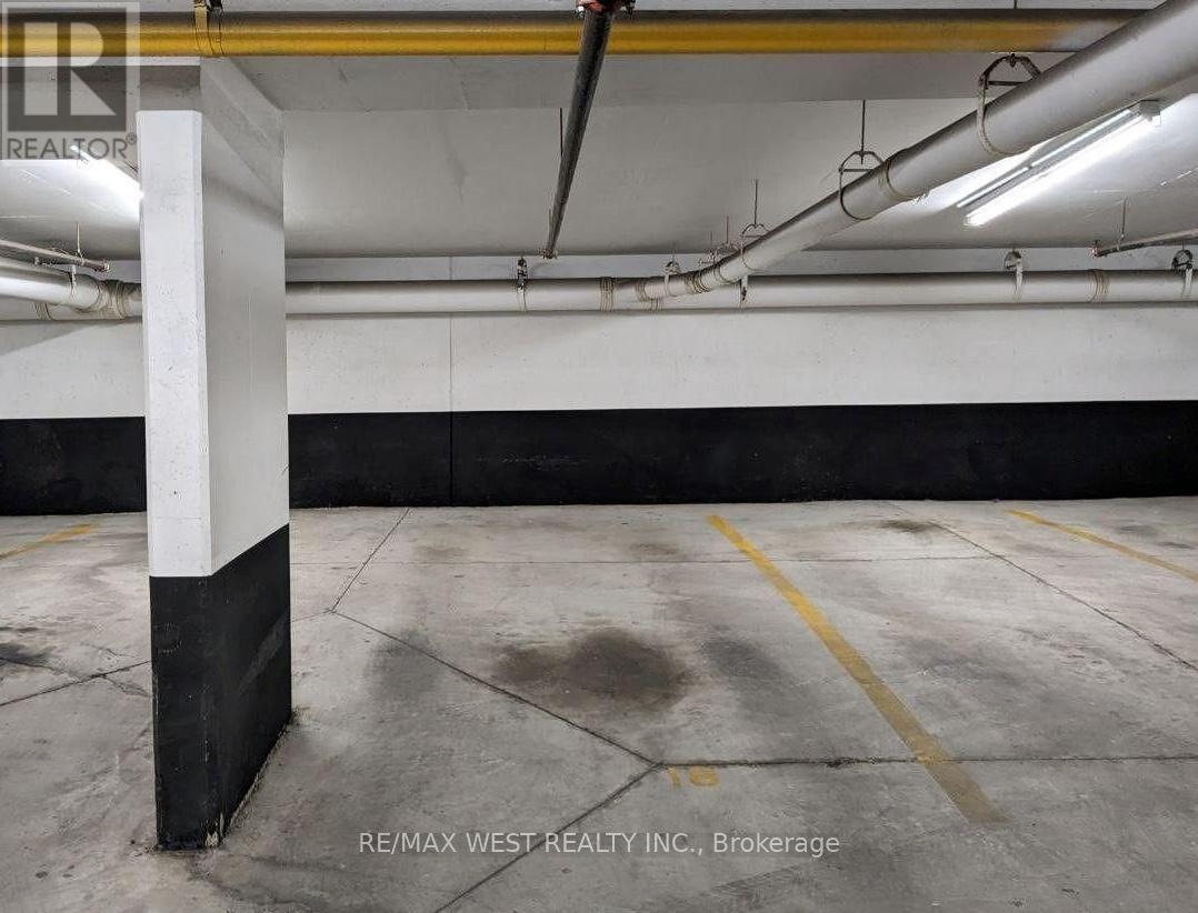 A-18 - 20 Turntable (Pkg. Sp.) Crescent, Toronto, Ontario  M6H 4K9 - Photo 3 - W12921550