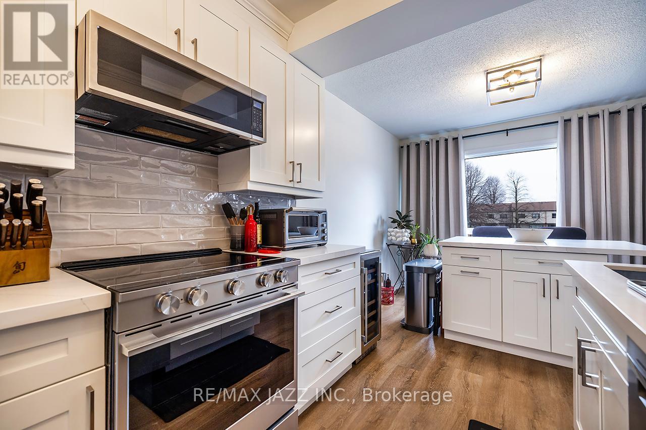 77 - 77 Park Lane Circle, Clarington, Ontario  L1C 3V9 - Photo 7 - E12922568