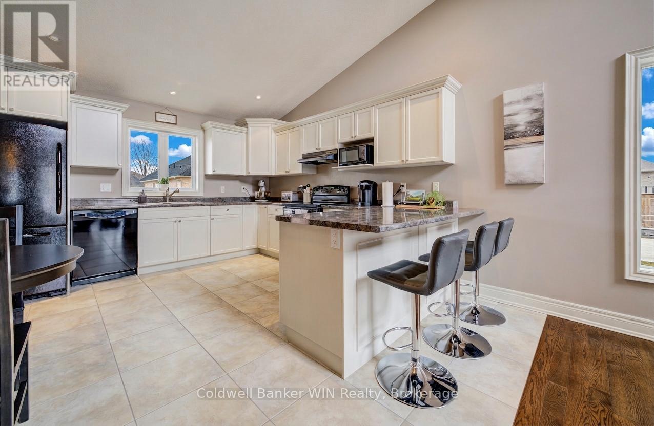 108 Ruby's Crescent, Wellington North (Mount Forest), Ontario  N0G 2L2 - Photo 11 - X12922674