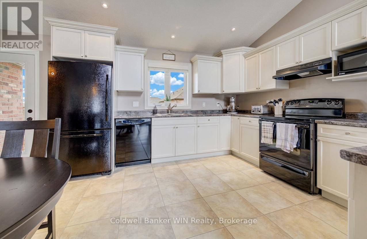 108 Ruby's Crescent, Wellington North (Mount Forest), Ontario  N0G 2L2 - Photo 12 - X12922674