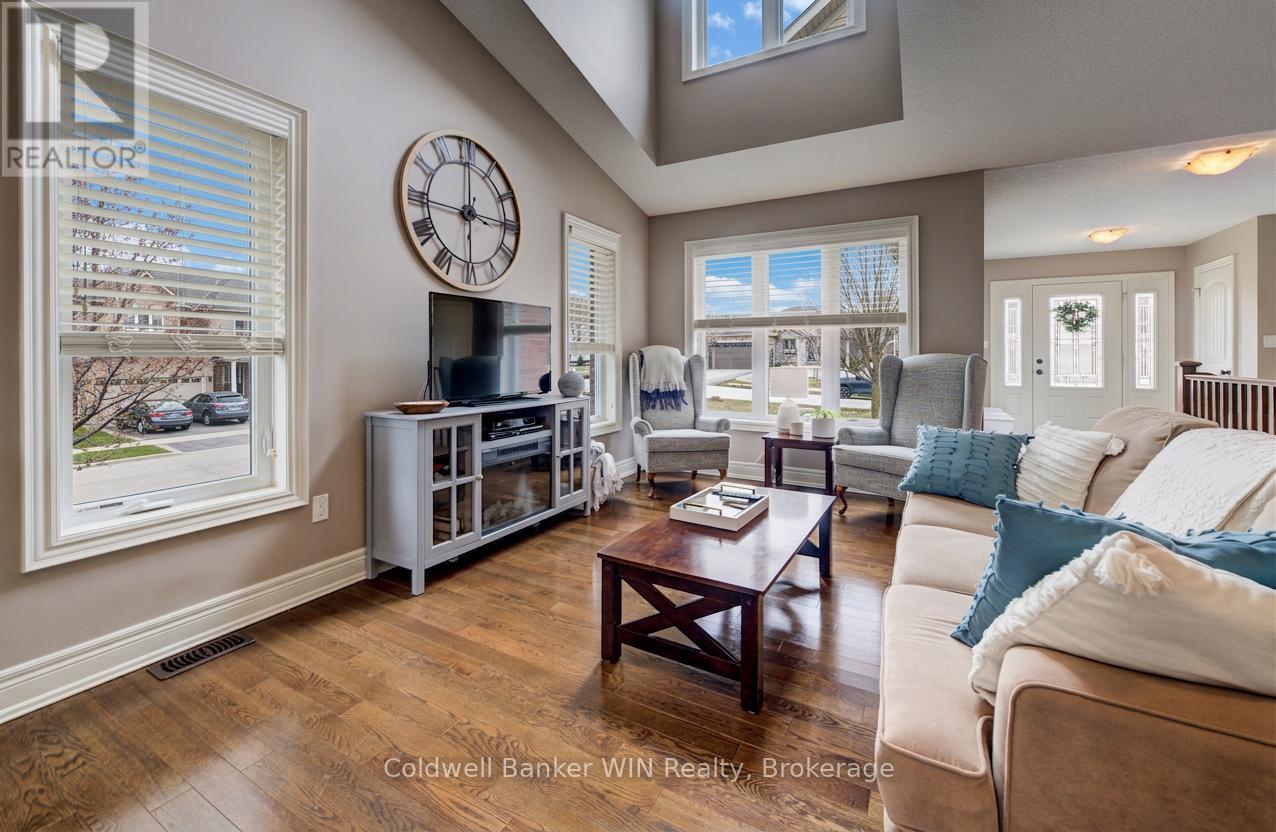 108 Ruby's Crescent, Wellington North (Mount Forest), Ontario  N0G 2L2 - Photo 5 - X12922674