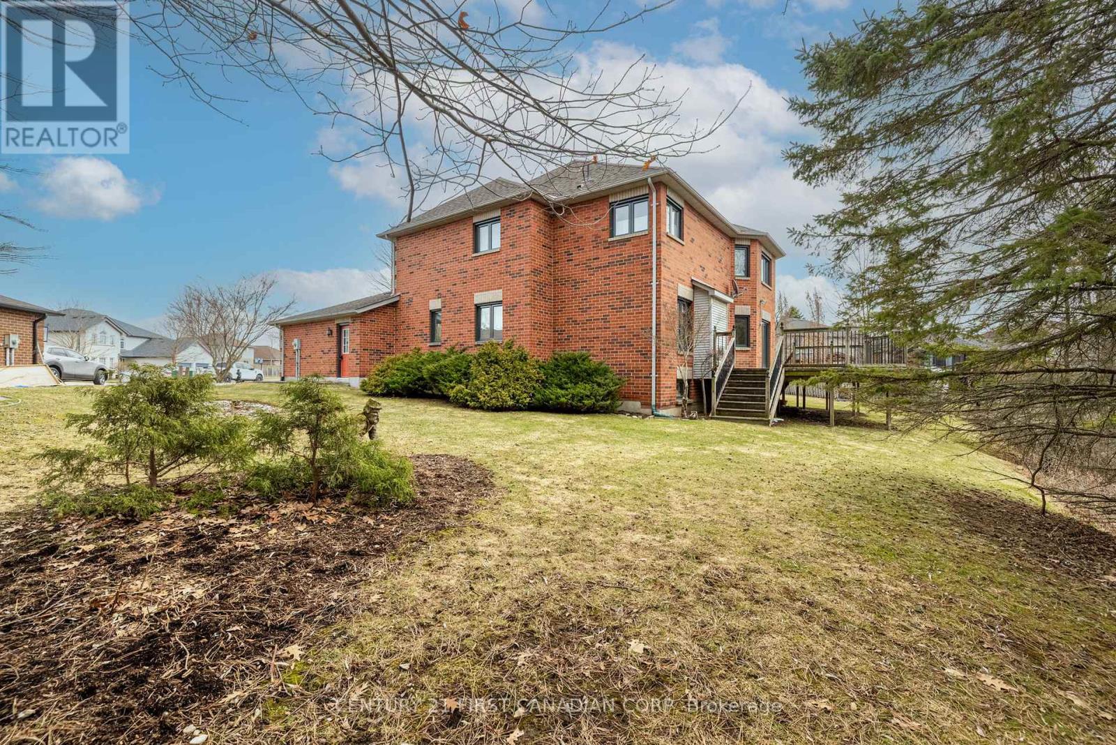 8 Claire Court, Strathroy-Caradoc, Ontario  N7G 4C8 - Photo 4 - X12922668