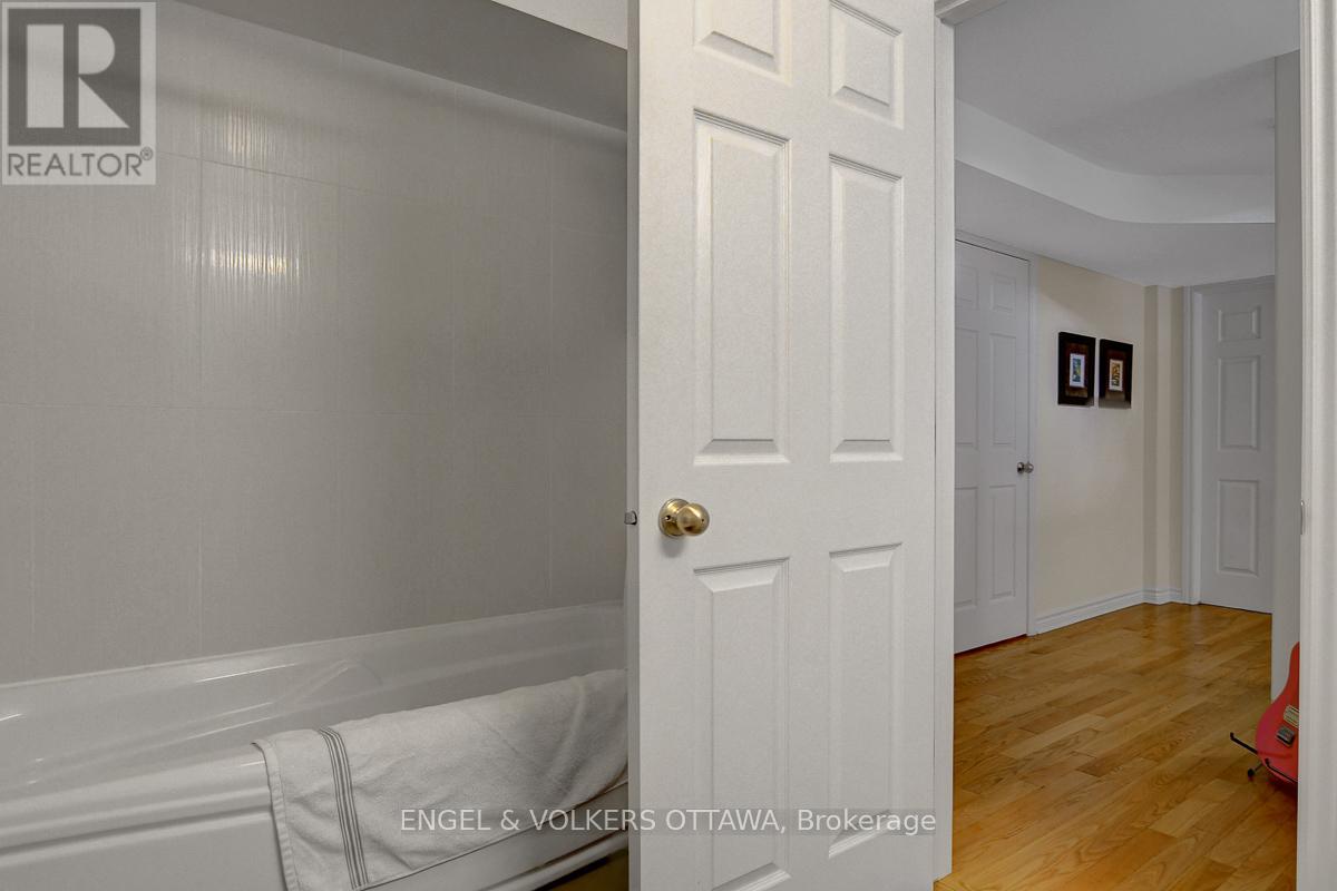 34 Sioux Crescent, Ottawa, Ontario  K2H 7E5 - Photo 37 - X12922676
