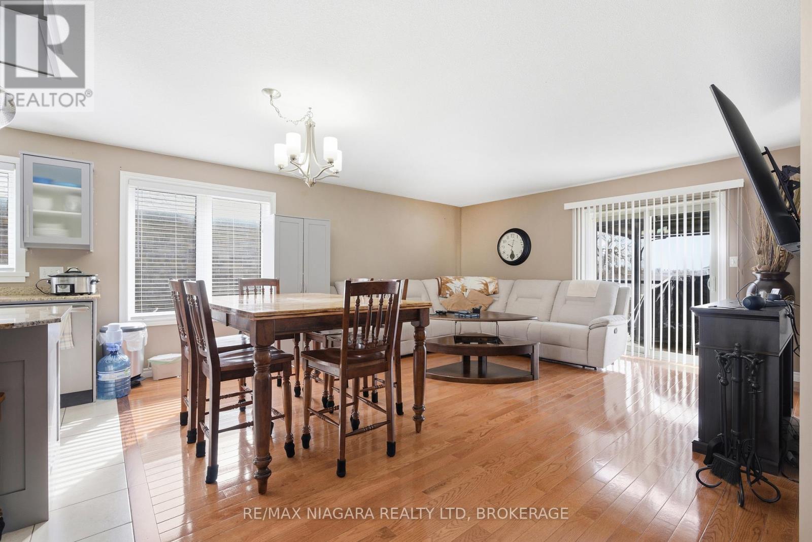105 Milton Seiler Crescent, Minto, Ontario  N0G 2P0 - Photo 5 - X12922638