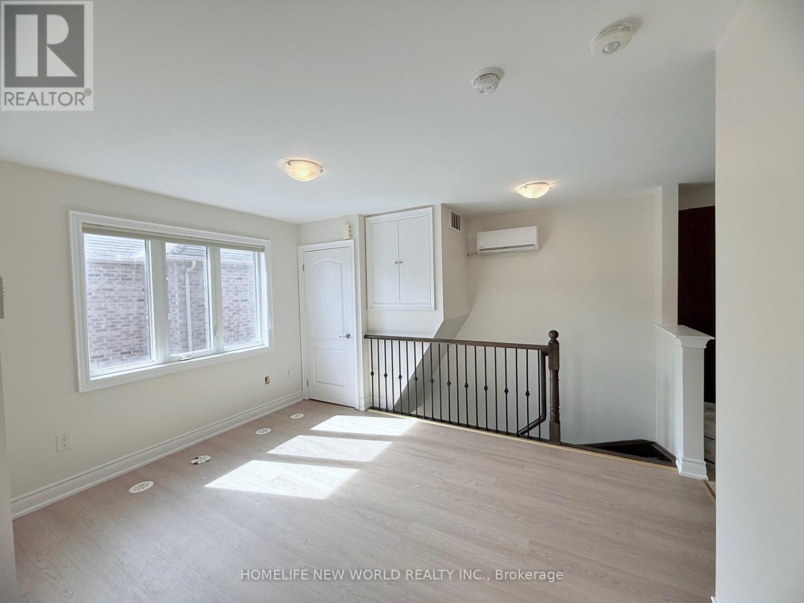 Coach House - 261 William Forster Road, Markham, Ontario  L6B 0V2 - Photo 3 - N12922602