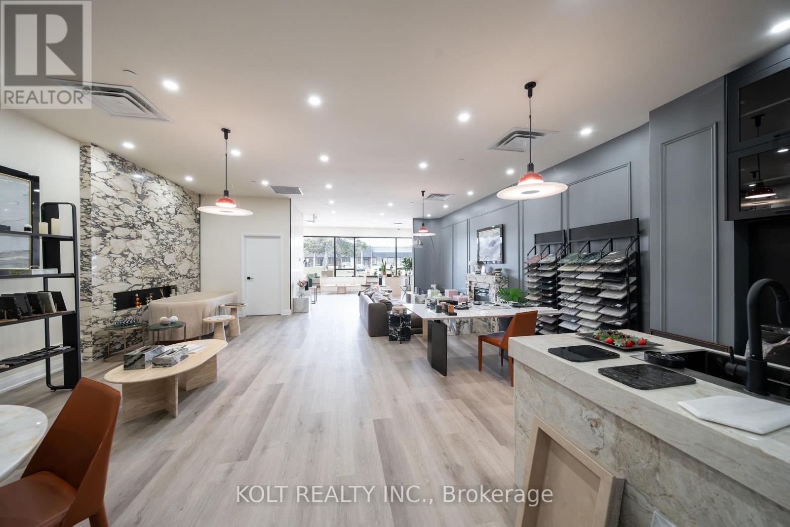 30 - 330 Esna Park Drive, Markham, Ontario  L3R 1H3 - Photo 2 - N12922614