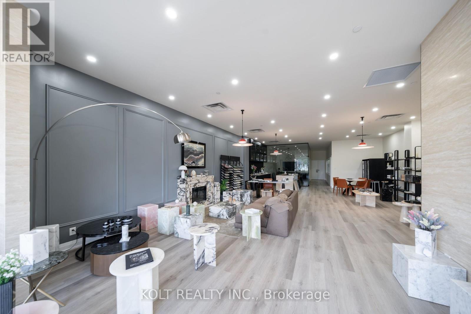 30 - 330 Esna Park Drive, Markham, Ontario  L3R 1H3 - Photo 3 - N12922614