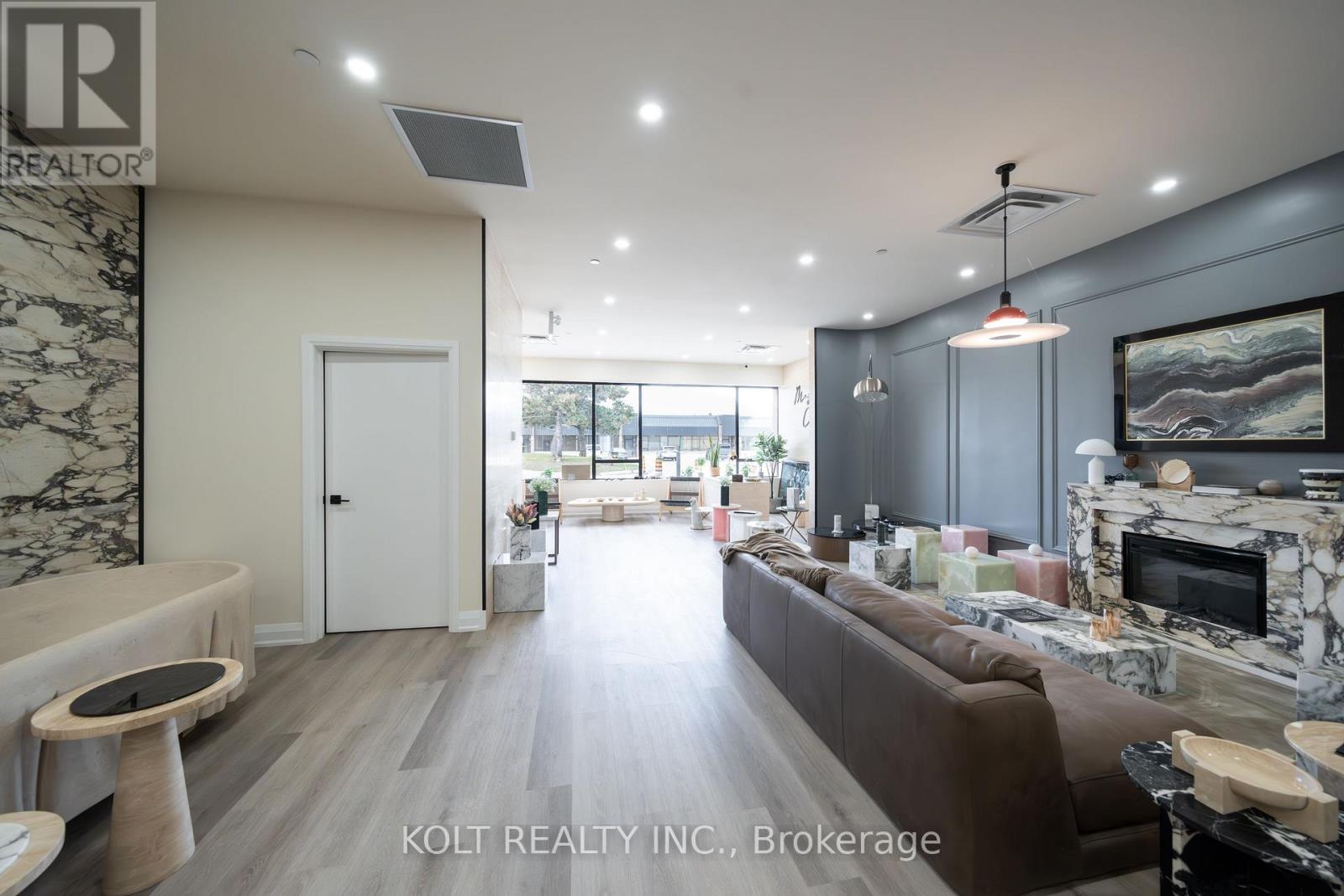 30 - 330 Esna Park Drive, Markham, Ontario  L3R 1H3 - Photo 4 - N12922614