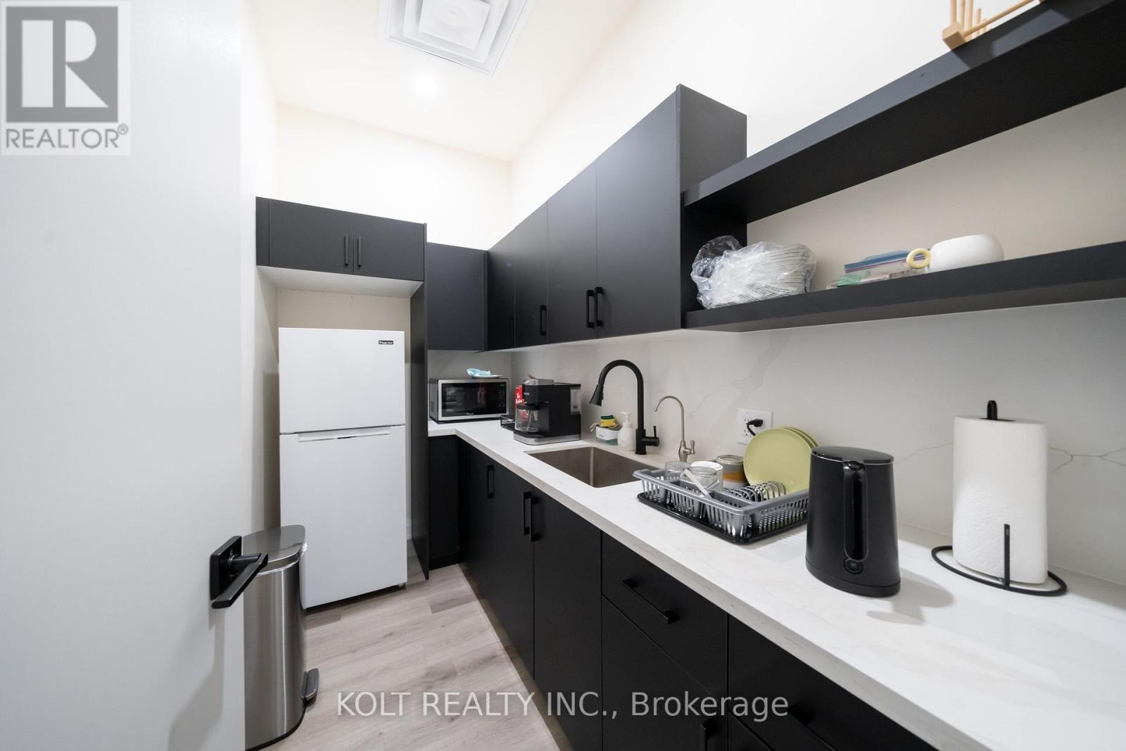 30 - 330 Esna Park Drive, Markham, Ontario  L3R 1H3 - Photo 6 - N12922614