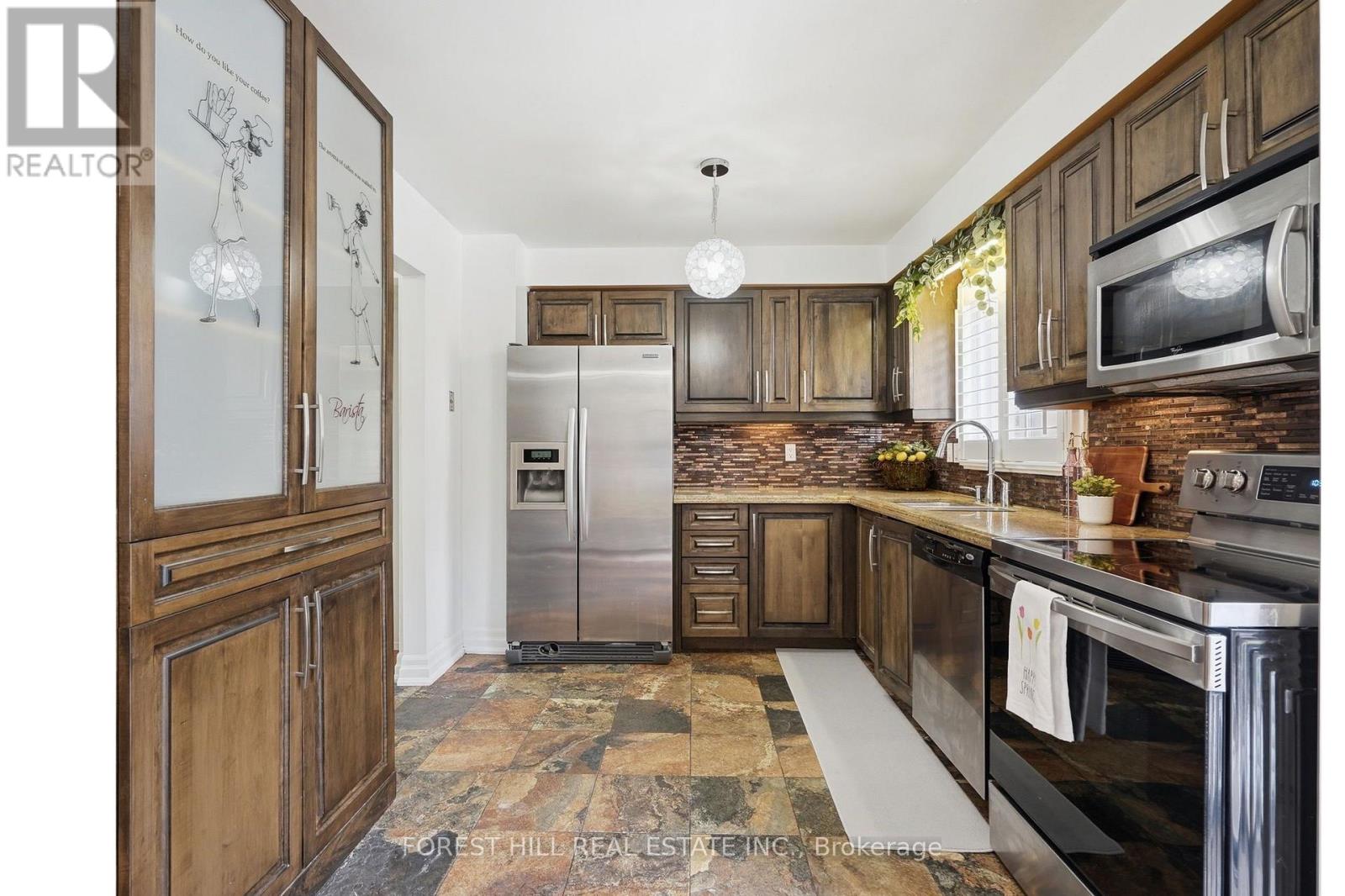 26 Laurel Valley Court, Vaughan, Ontario  L4K 2B3 - Photo 11 - N12922680