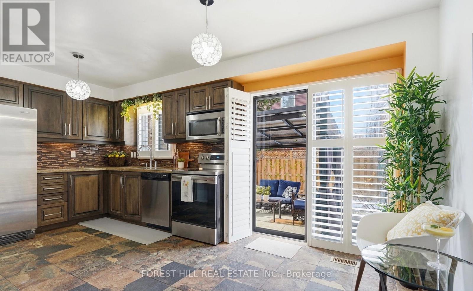 26 Laurel Valley Court, Vaughan, Ontario  L4K 2B3 - Photo 9 - N12922680