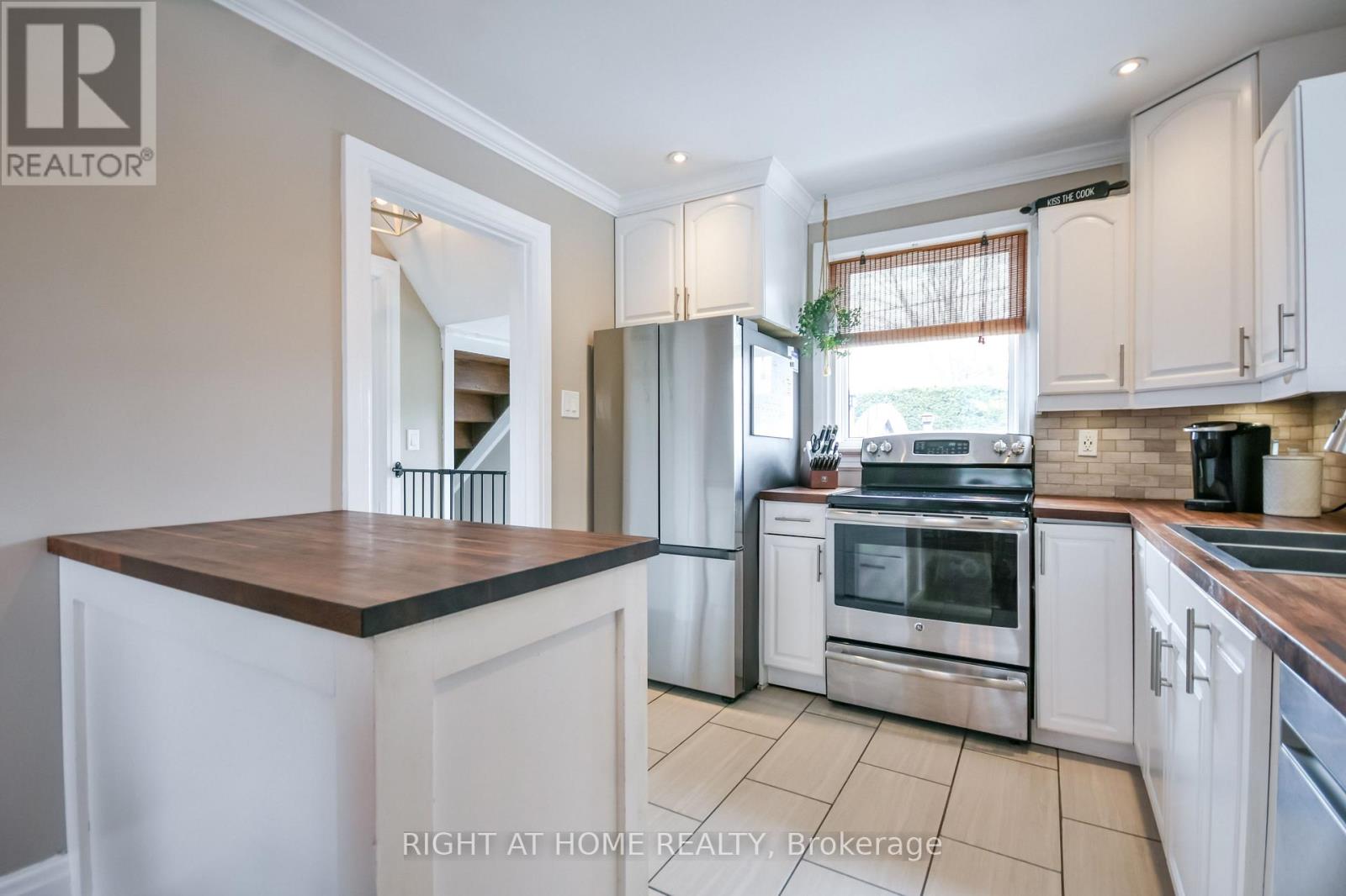 208 Cherry Street, Tay, Ontario  L0K 2C0 - Photo 13 - S12922694