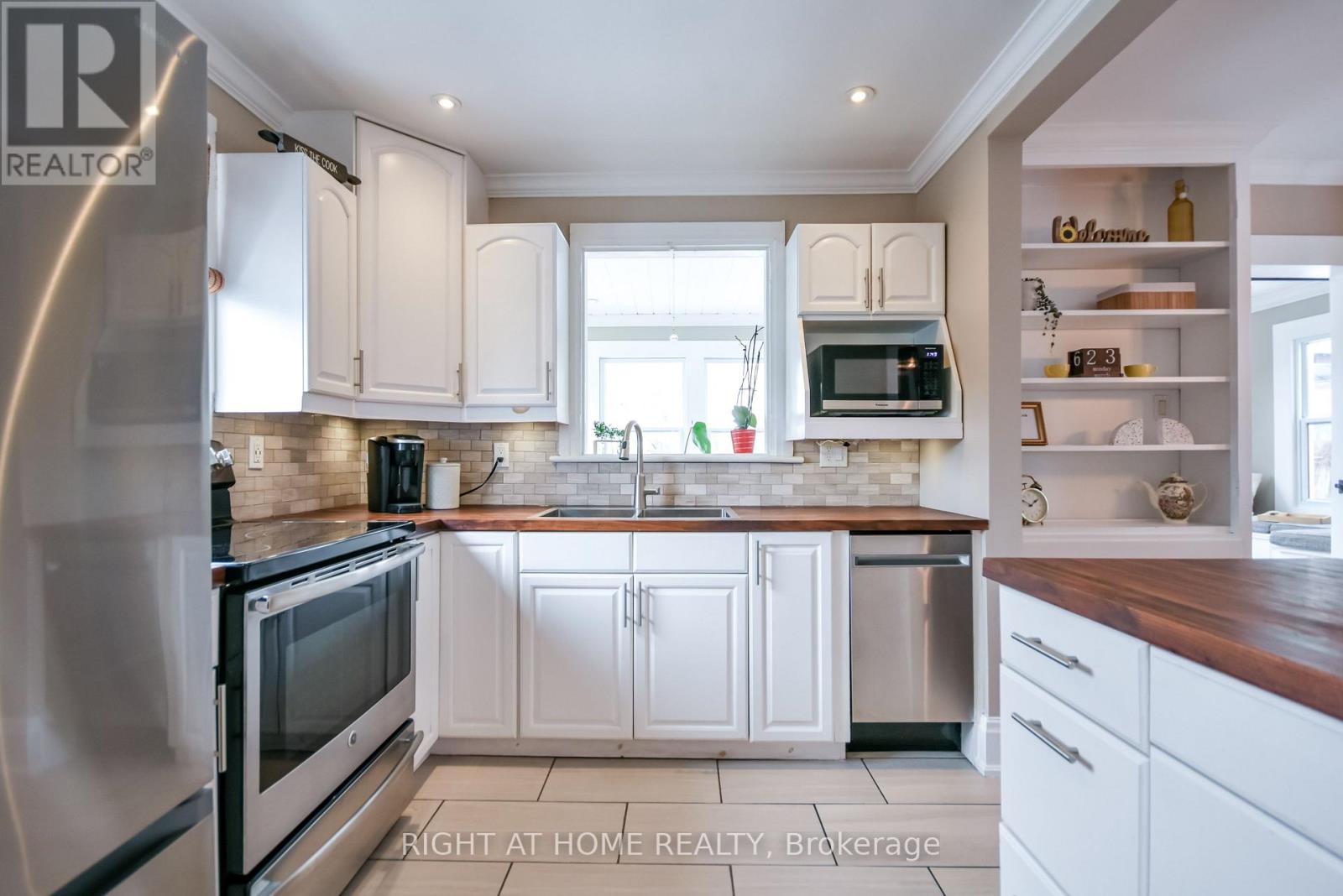 208 Cherry Street, Tay, Ontario  L0K 2C0 - Photo 15 - S12922694