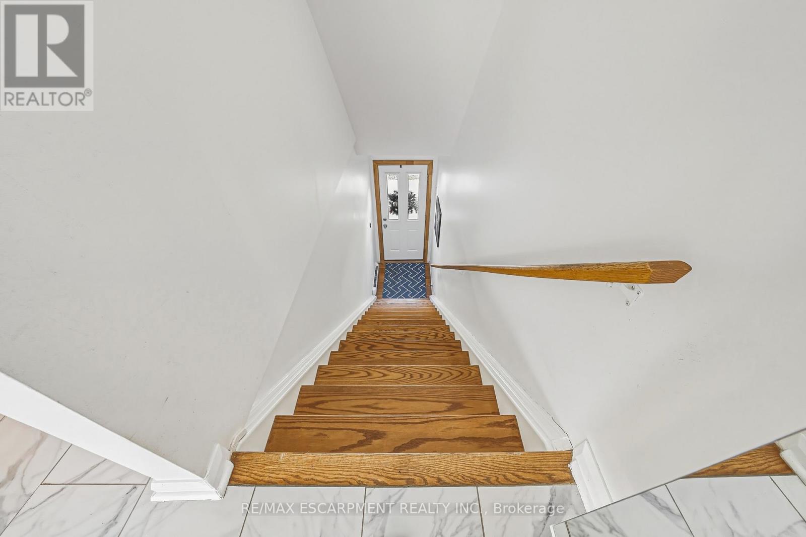 242 - 2055 Walkers Line, Burlington, Ontario  L7M 4B5 - Photo 2 - W12922590