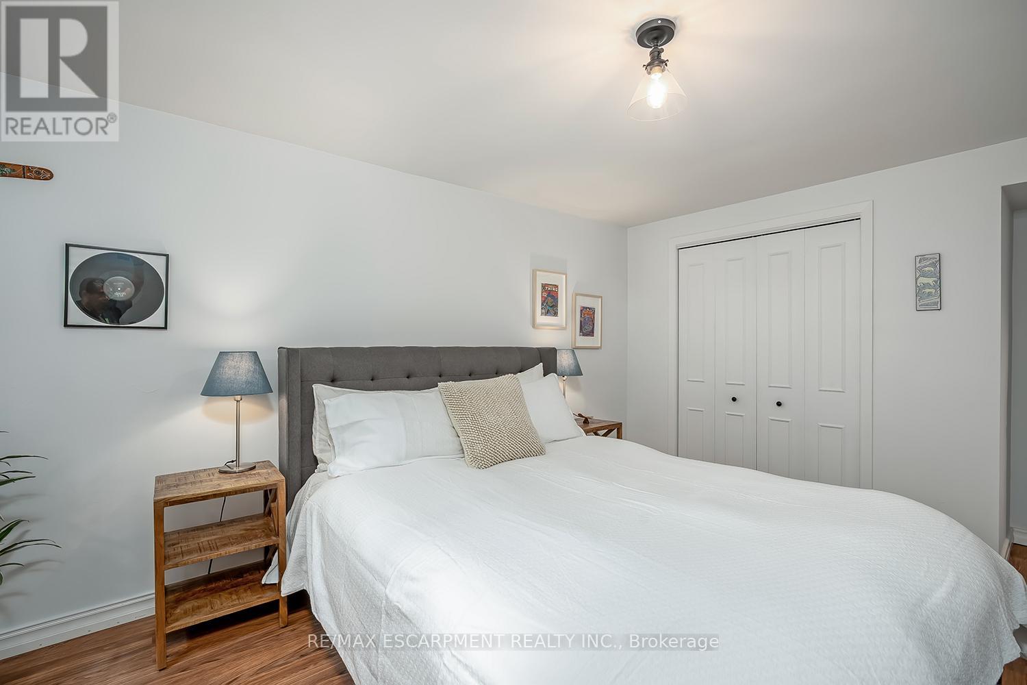 406 Oakwood Drive, Burlington, Ontario  L7N 1X2 - Photo 30 - W12922598