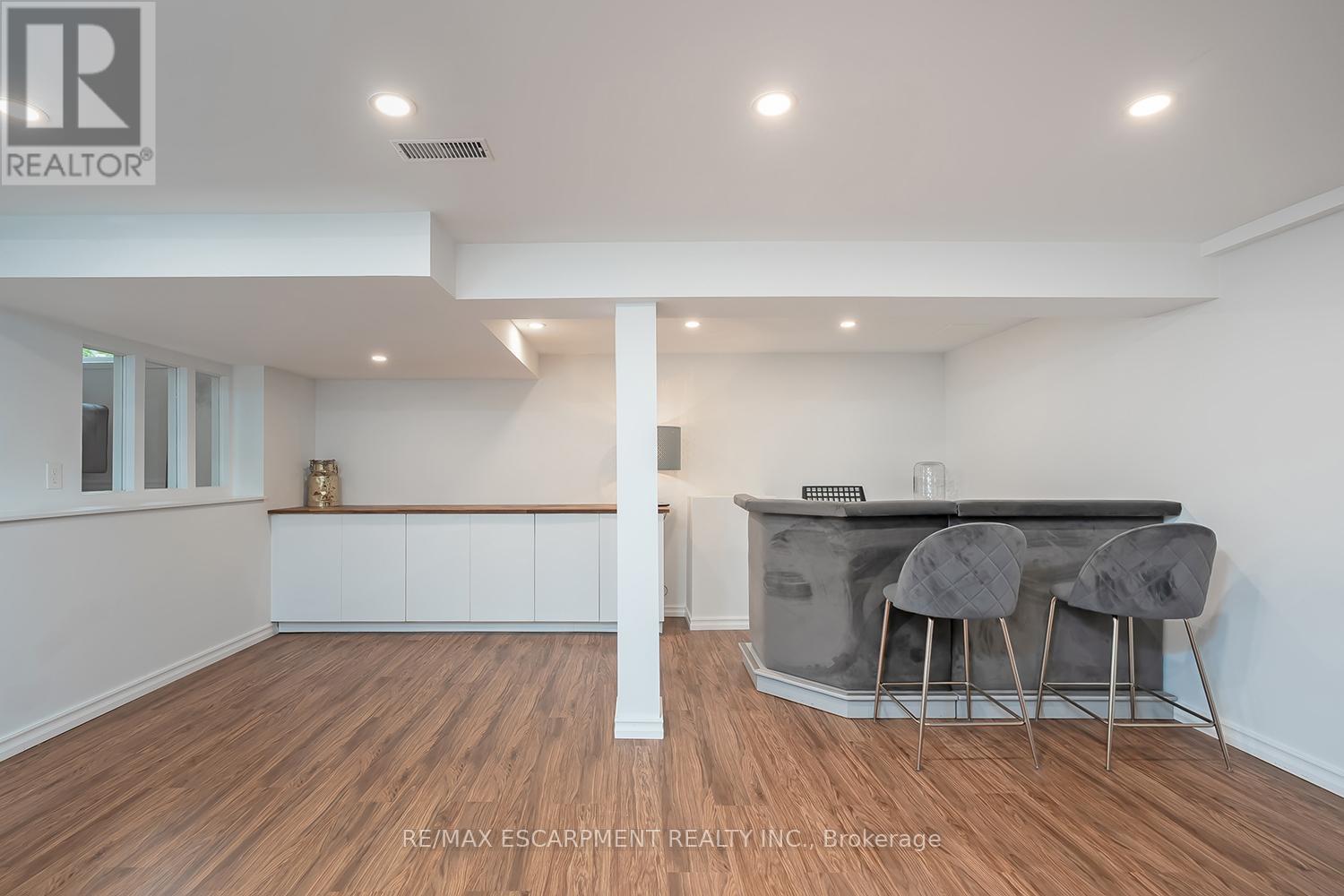 406 Oakwood Drive, Burlington, Ontario  L7N 1X2 - Photo 32 - W12922598