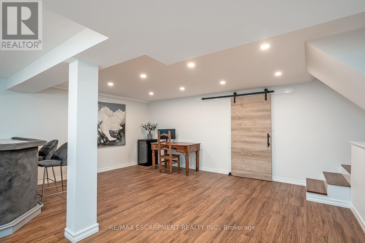 406 Oakwood Drive, Burlington, Ontario  L7N 1X2 - Photo 33 - W12922598