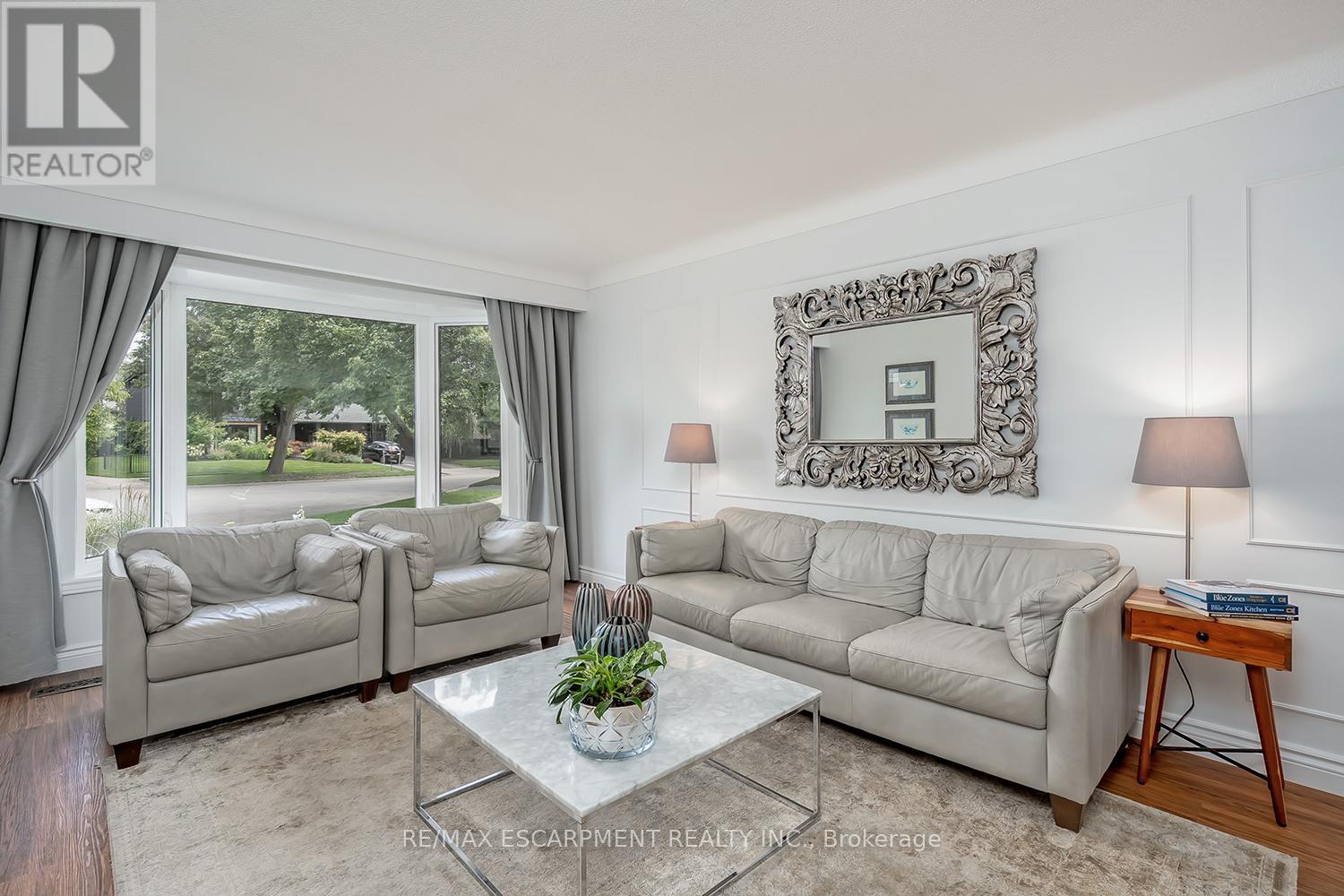 406 Oakwood Drive, Burlington, Ontario  L7N 1X2 - Photo 5 - W12922598