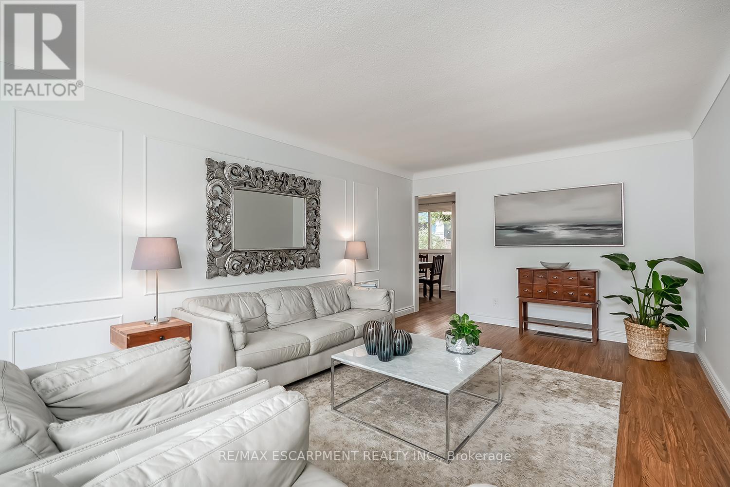 406 Oakwood Drive, Burlington, Ontario  L7N 1X2 - Photo 7 - W12922598