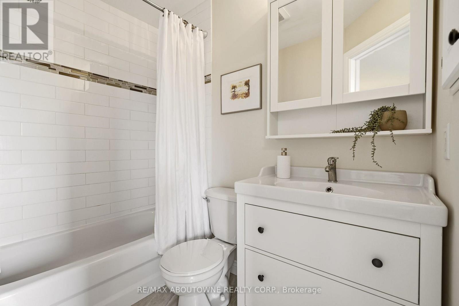 408 Fairgate Way, Oakville, Ontario  L6H 6Y1 - Photo 21 - W12922640