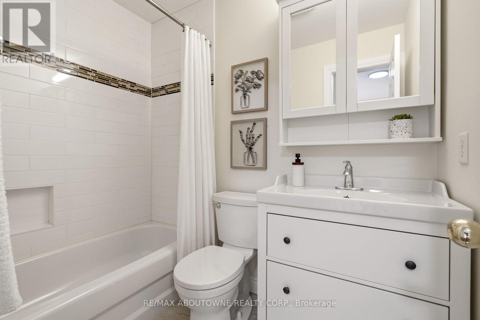 408 Fairgate Way, Oakville, Ontario  L6H 6Y1 - Photo 24 - W12922640