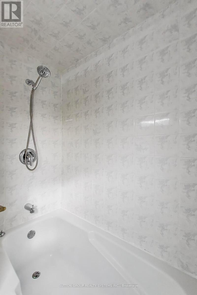 2662 Canberra Road, Mississauga, Ontario  L5N 1M7 - Photo 29 - W12922666