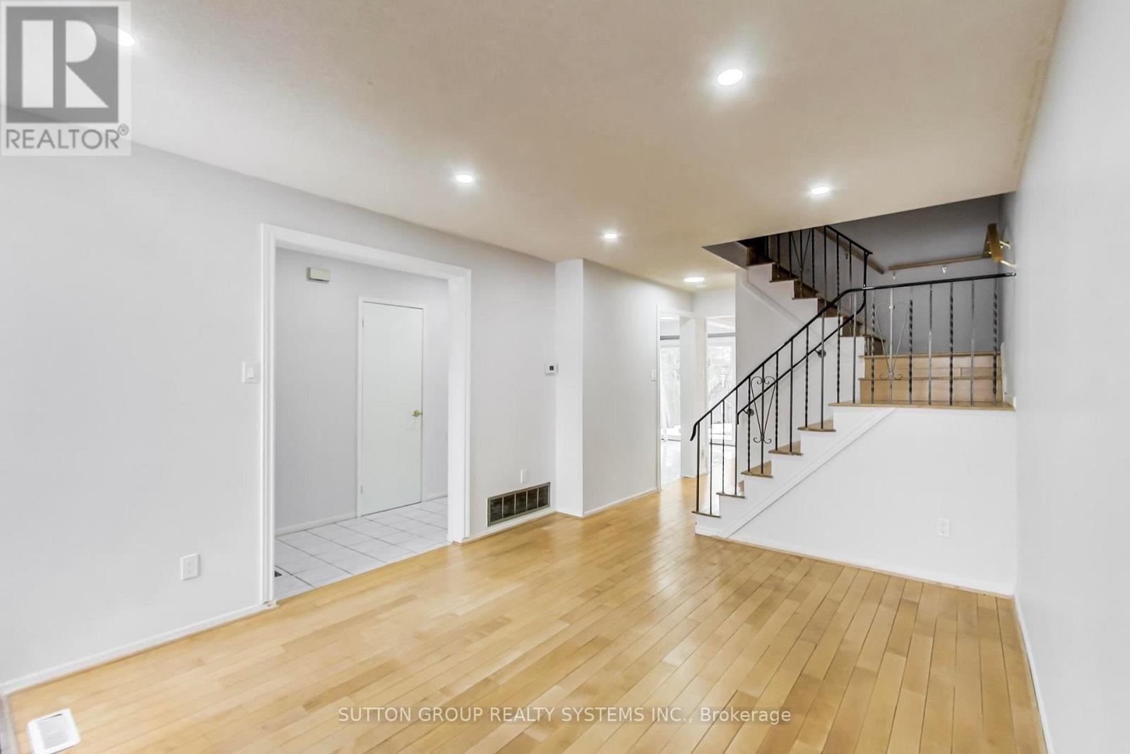 2662 Canberra Road, Mississauga, Ontario  L5N 1M7 - Photo 9 - W12922666