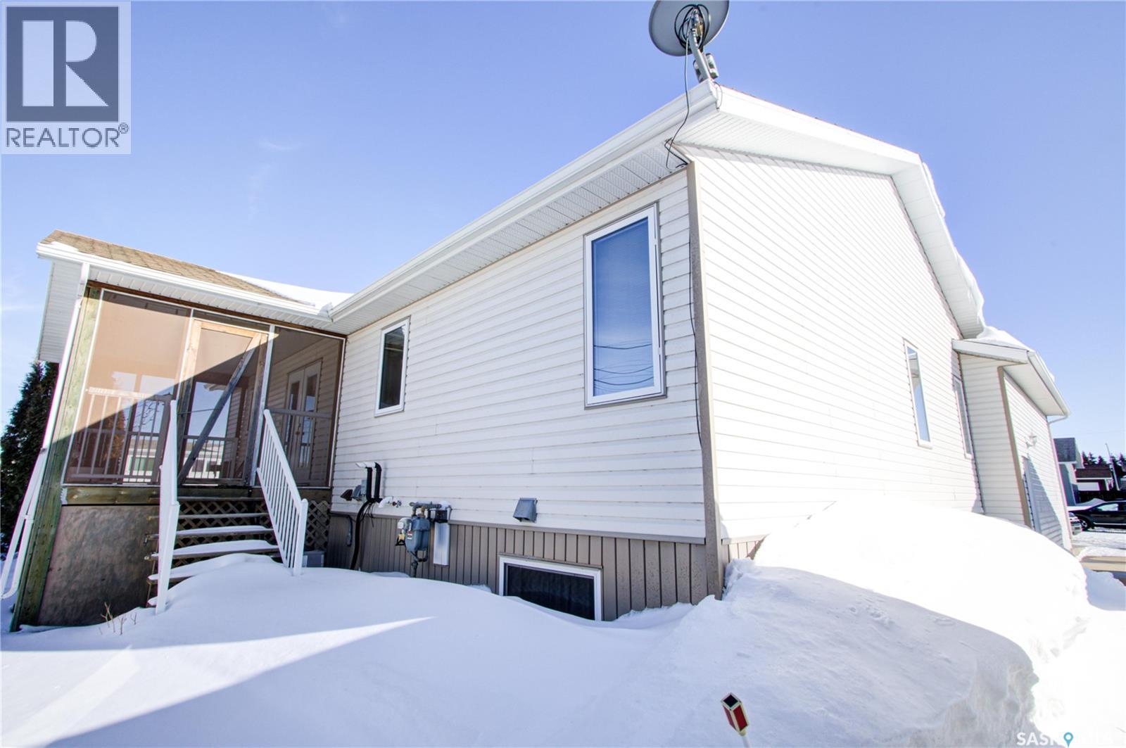 202 Regent Street, Melfort, Saskatchewan  S0E 1A0 - Photo 2 - SK031157