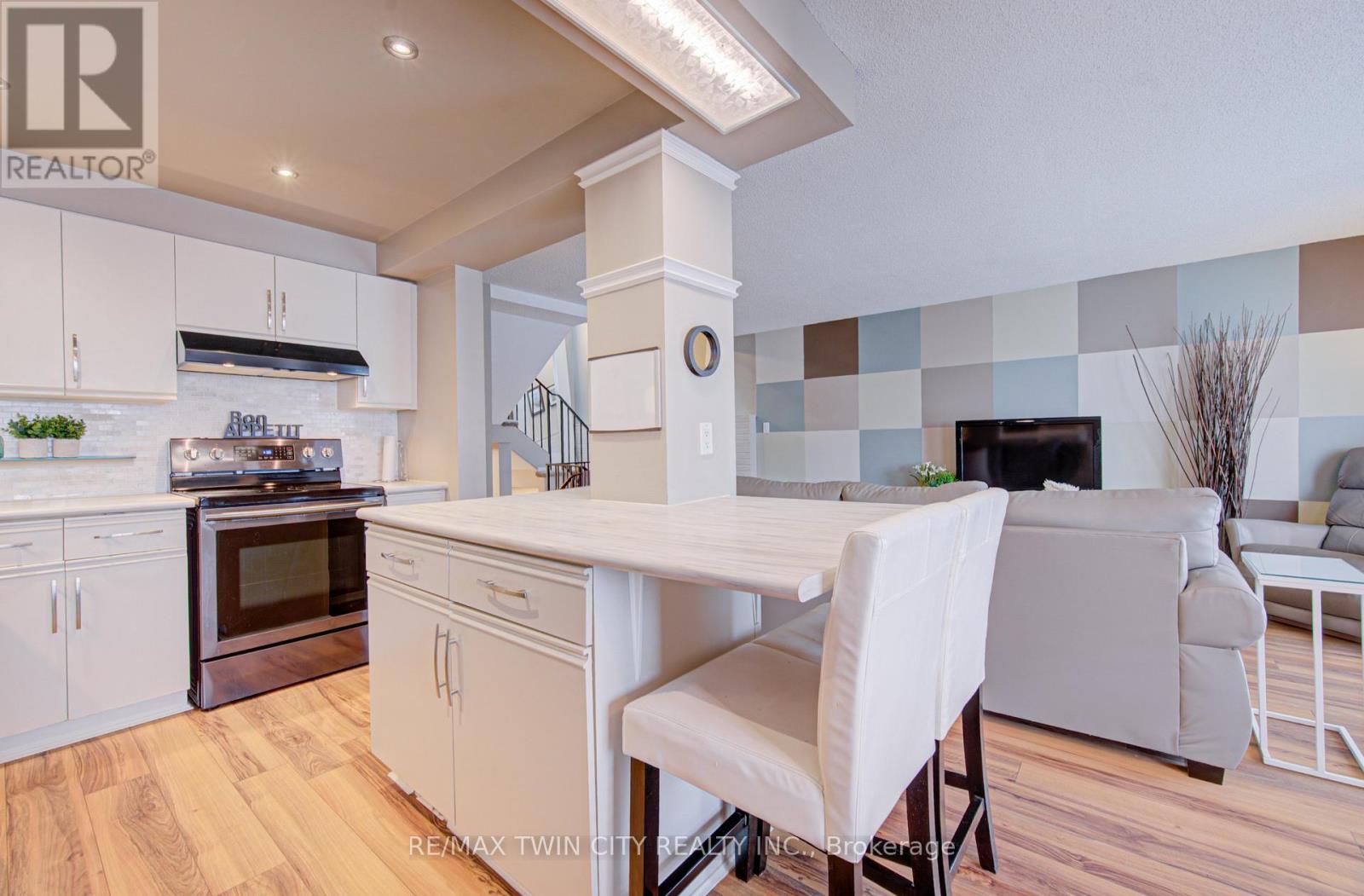 12 - 54 Green Valley Drive, Kitchener, Ontario N2P 1Z9 - Photo 10 - X12922576