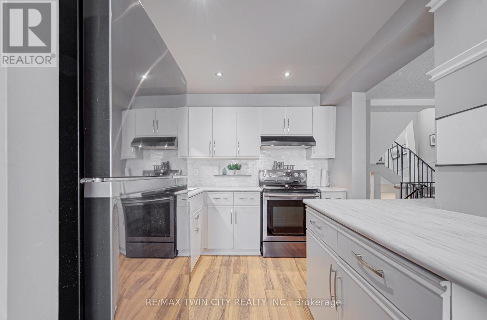 12 - 54 Green Valley Drive, Kitchener, Ontario N2P 1Z9 - Photo 12 - X12922576