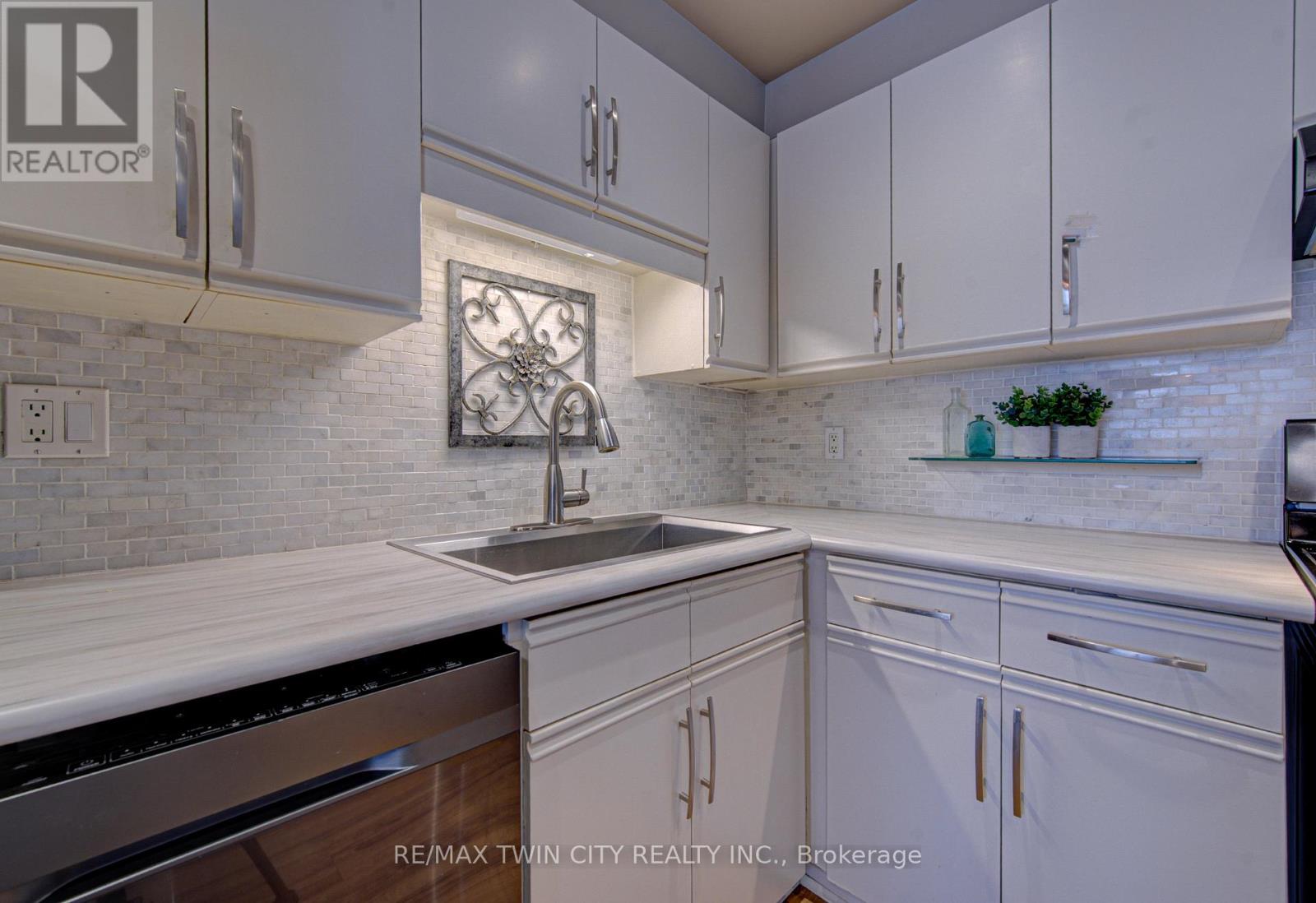 12 - 54 Green Valley Drive, Kitchener, Ontario N2P 1Z9 - Photo 13 - X12922576