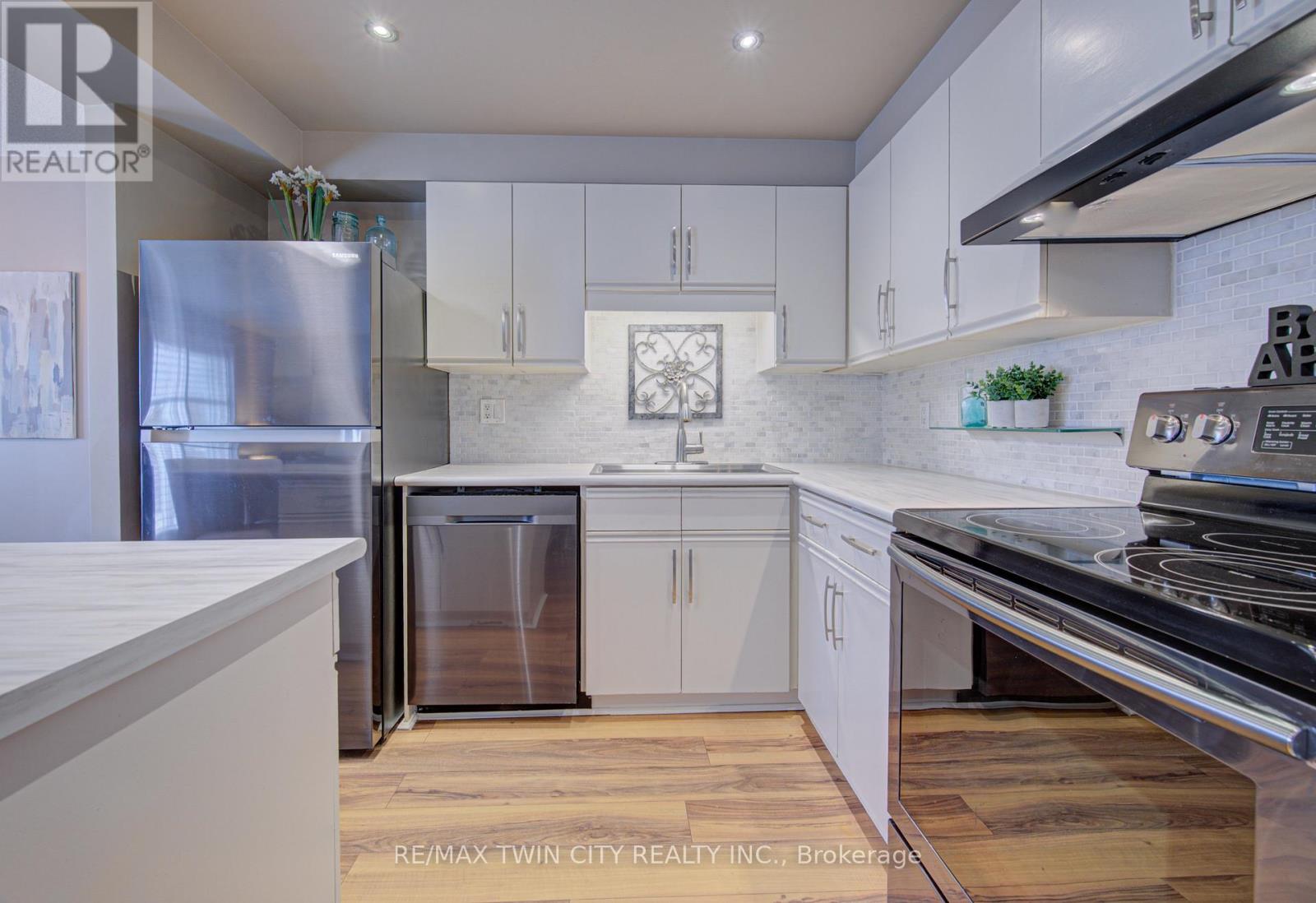 12 - 54 Green Valley Drive, Kitchener, Ontario N2P 1Z9 - Photo 14 - X12922576