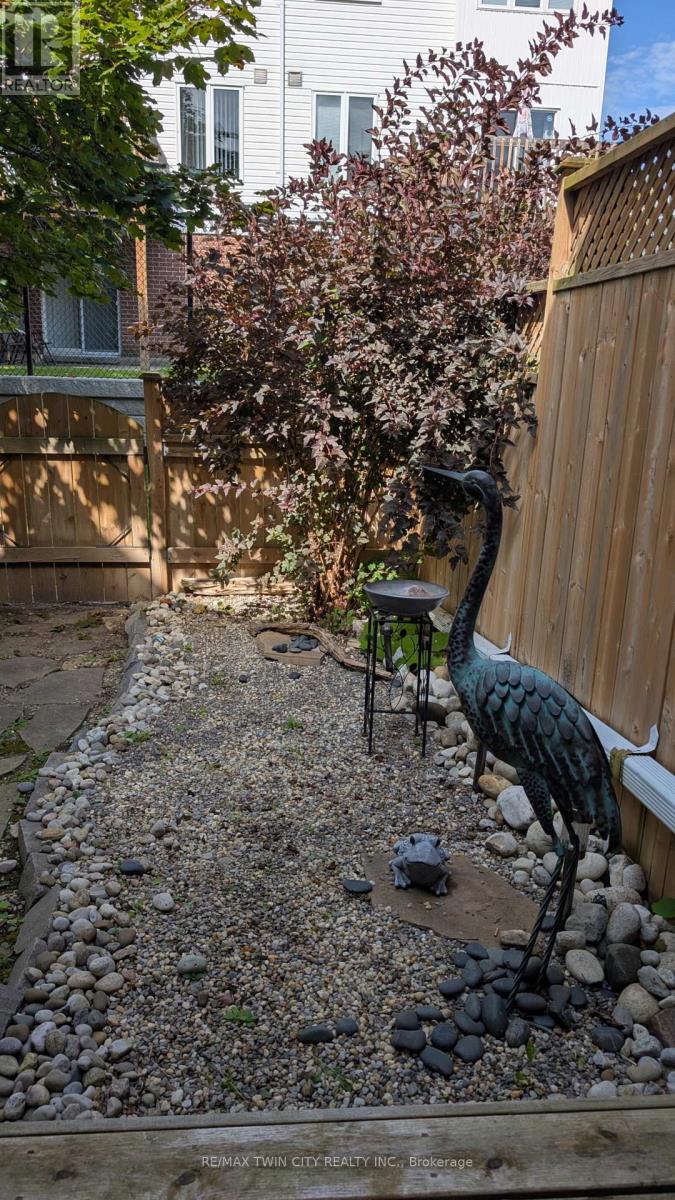 12 - 54 Green Valley Drive, Kitchener, Ontario N2P 1Z9 - Photo 28 - X12922576