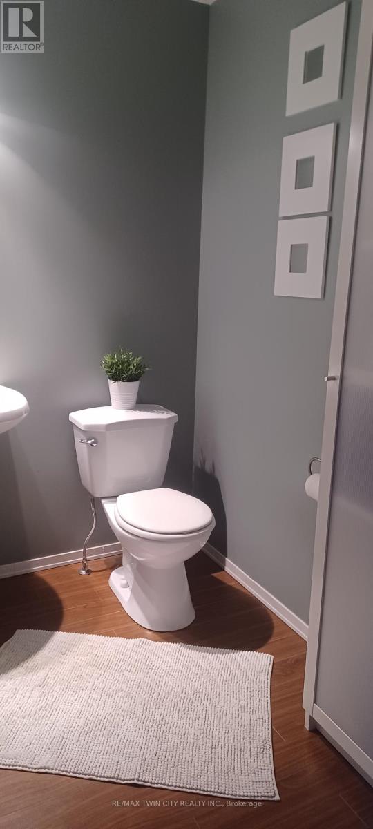 12 - 54 Green Valley Drive, Kitchener, Ontario N2P 1Z9 - Photo 6 - X12922576