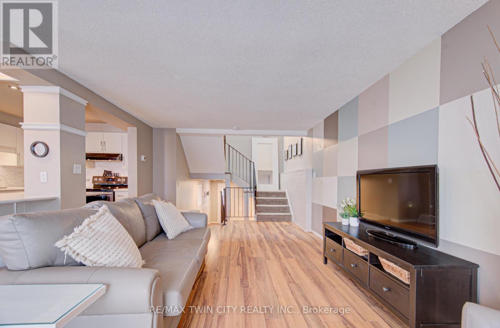 12 - 54 Green Valley Drive, Kitchener, Ontario N2P 1Z9 - Photo 8 - X12922576