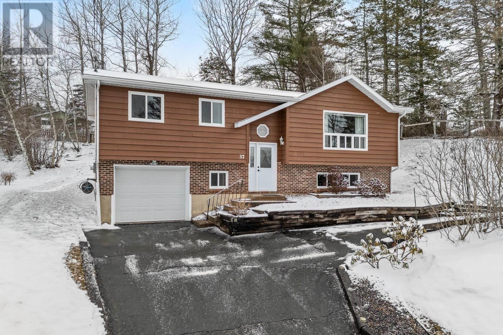 37 Hillcrest Avenue, Lower Sackville, Nova Scotia  B4C 1X2 - Photo 1 - 202604719