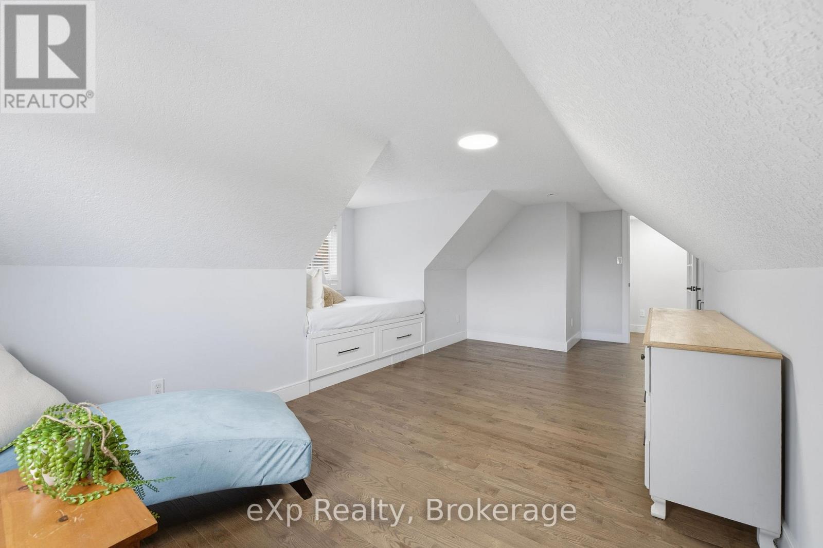 32 Dickinson Court, Centre Wellington, Ontario  N0B 1S0 - Photo 26 - X12913260