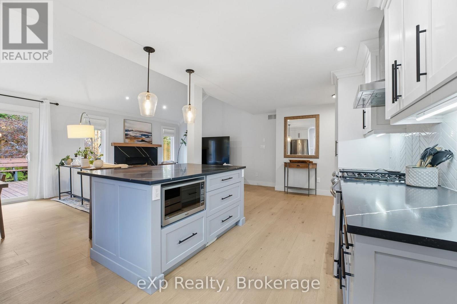 32 Dickinson Court, Centre Wellington, Ontario  N0B 1S0 - Photo 18 - X12913260