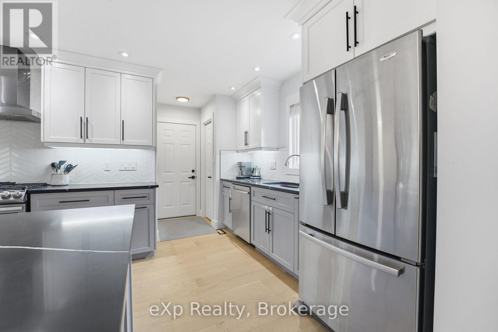 32 Dickinson Court, Centre Wellington, Ontario  N0B 1S0 - Photo 16 - X12913260